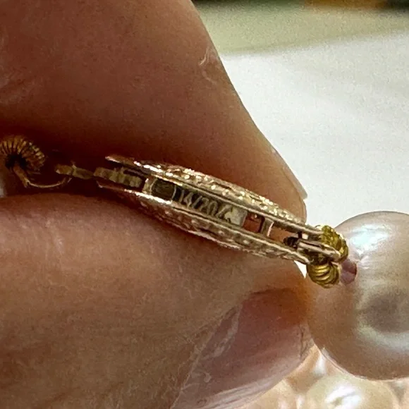 Soft PINK Pearl Necklace - Classic Elegance - Hand Knotted Strand - Picture 9 of 9